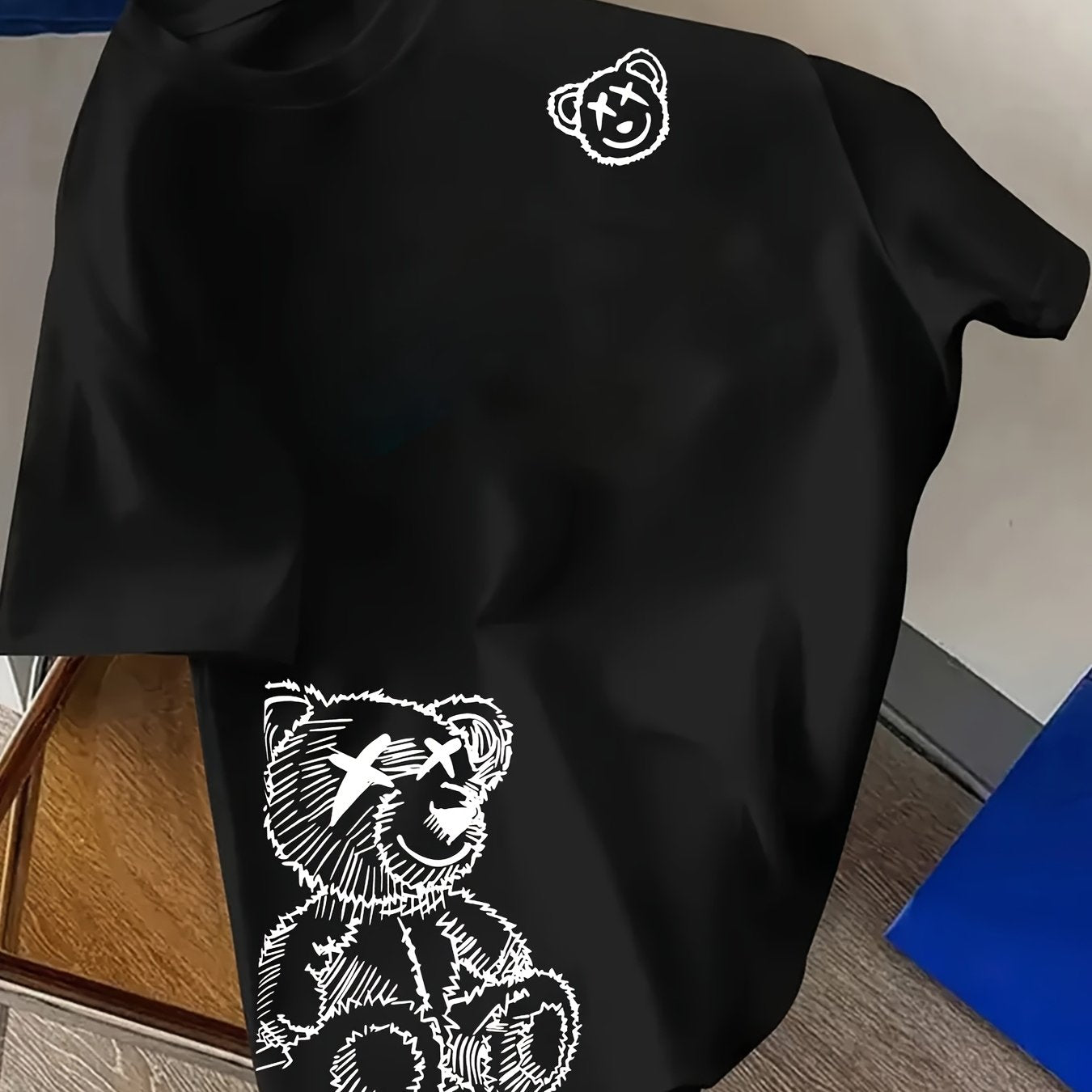 Herr T-shirt med konstnärligt björnmotiv – Trendigt streetwear för vardagsbruk