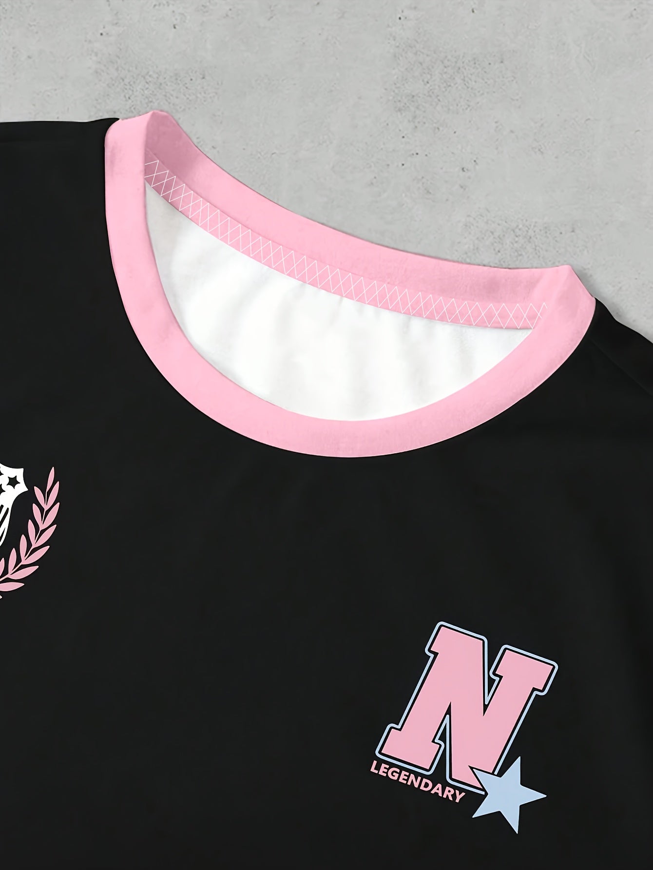 Dam Topp Preppy Sportig Jersey med Nummer 28 och Vintage Detaljer