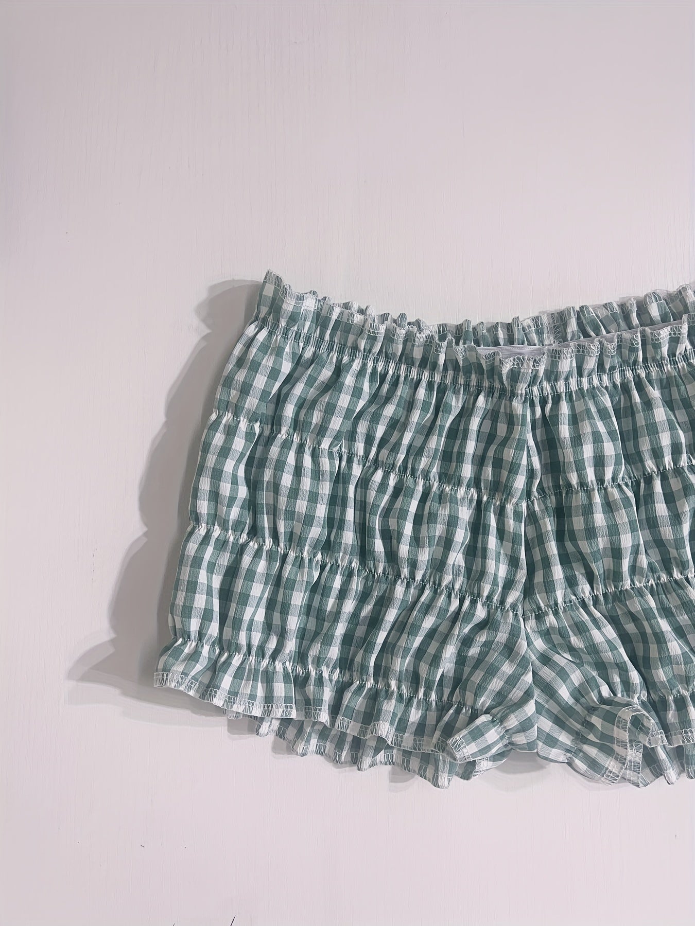 Dam Y2K Rutig Sovshorts med Volanger – Trendig Sommarstil för Hemma och Vila