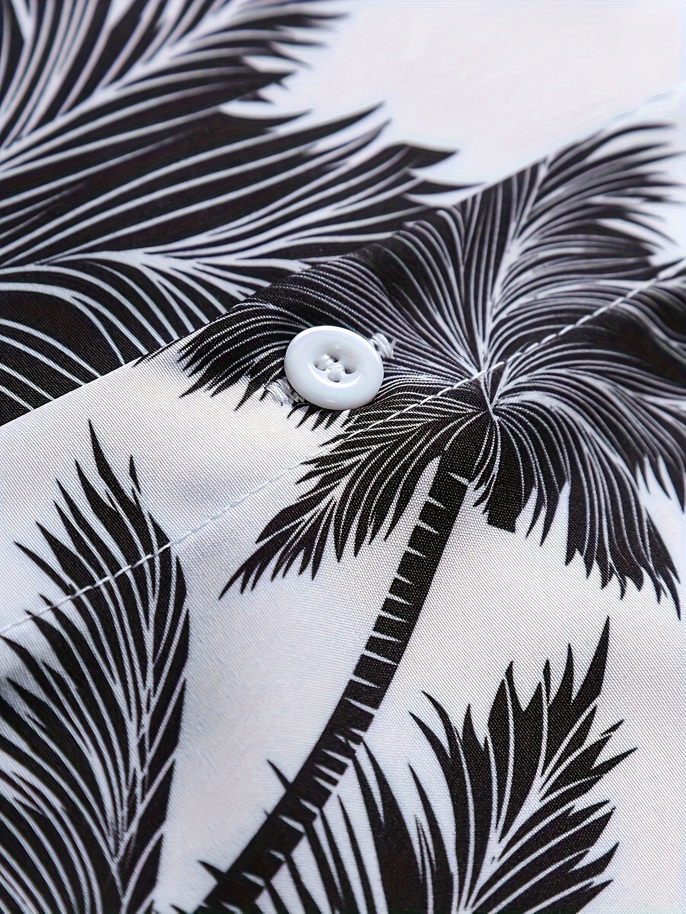 Herrset – Somrig semesterlook med palmtryck, kortärmad skjorta och shorts, avslappnad stil för fritid och strand