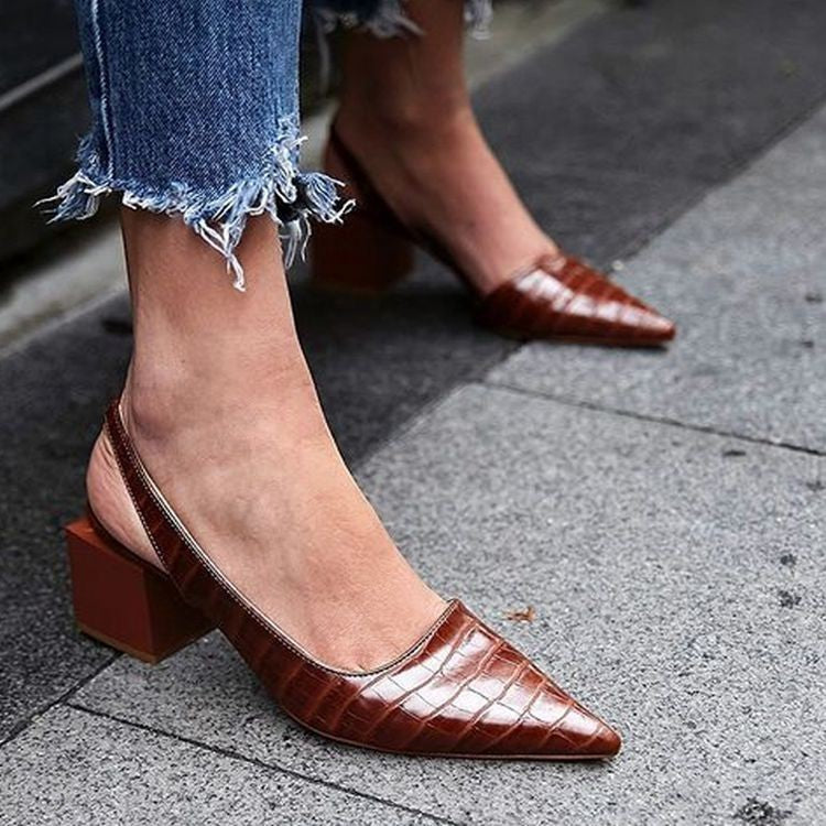 Dam Klassiska Pumps med Blockklack och Spetsig Tå – Eleganta Skor för Vardag och Fest