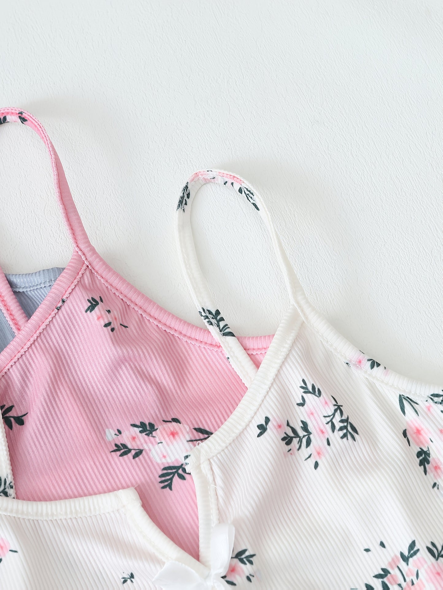 Damernas blommiga pyjamasset med shorts och topp – Somrig och söt nattkläder