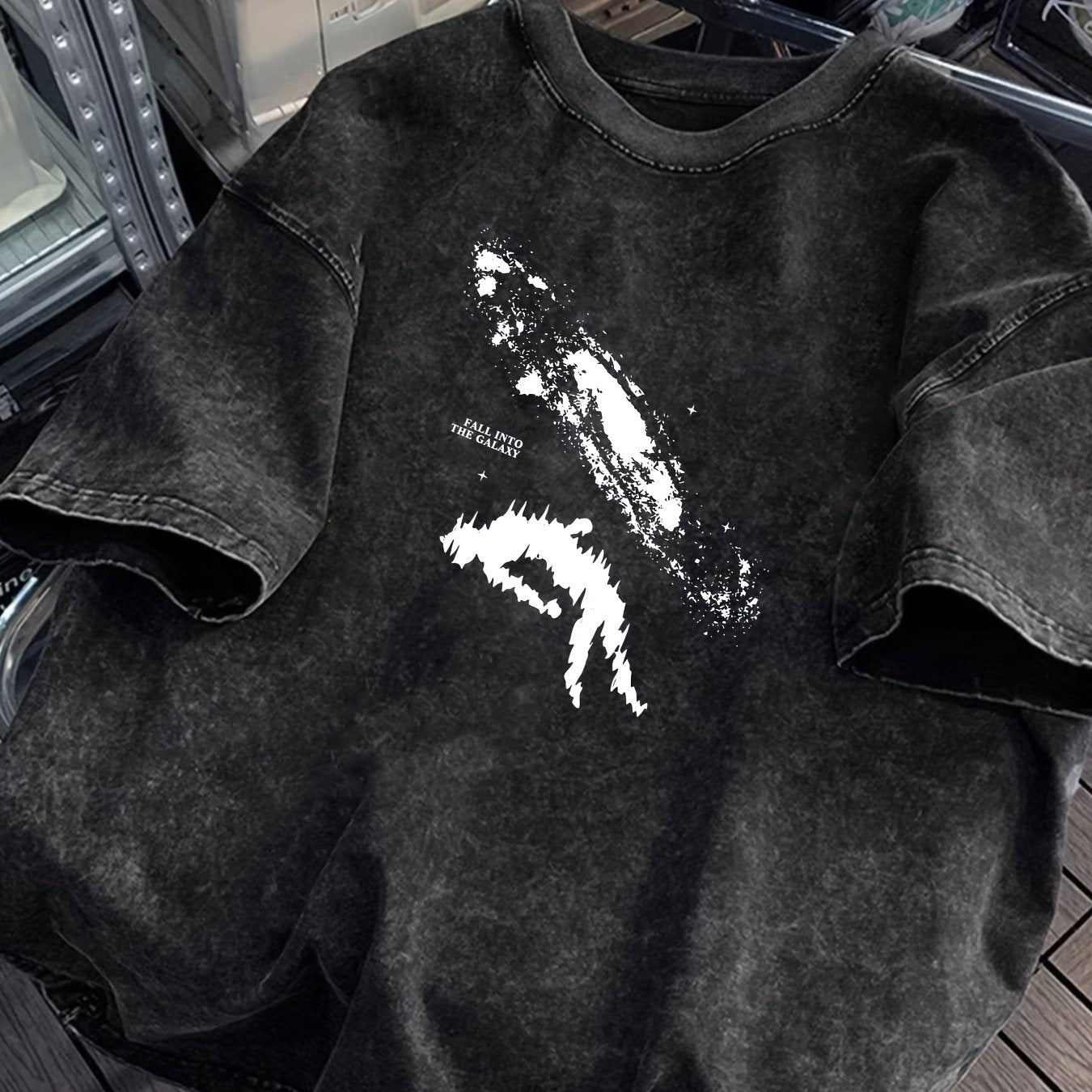 Herr T-shirt med grafiskt tryck, avslappnad stil för sommar, casual mode