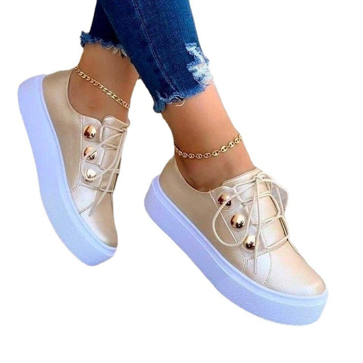 Luftiga sommarsneakers för kvinnor – Trendiga platåskor med dekorativa detaljer