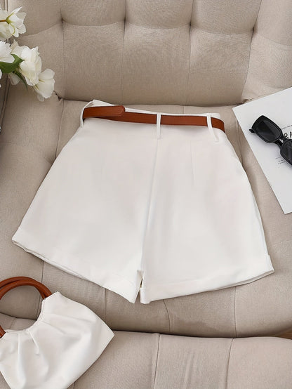 Damshorts med bälte – Elegant och stilren för sommar och vardag