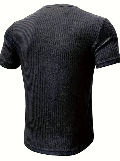 Herr T-shirt med knappar och ribbad design – Avslappnad och stilren topp för vardagsbruk