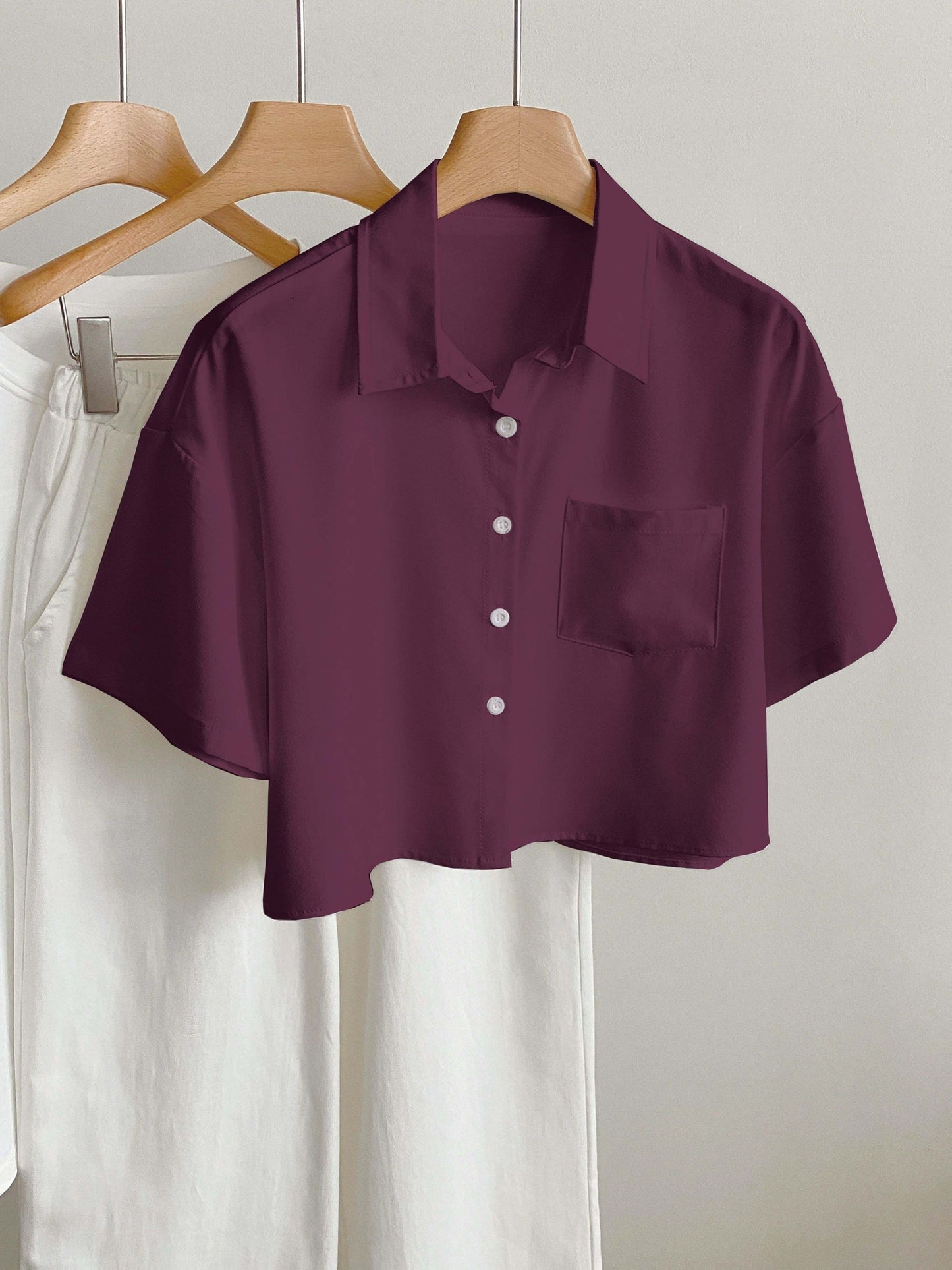 Dam Blus Kortärmad Skjorta Med Modern Cropped Passform För Vardagsbruk