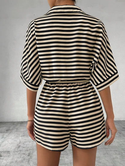 Dam Playsuit med Randigt Mönster och Avslappnad Passform – Perfekt för Sommar och Fritid