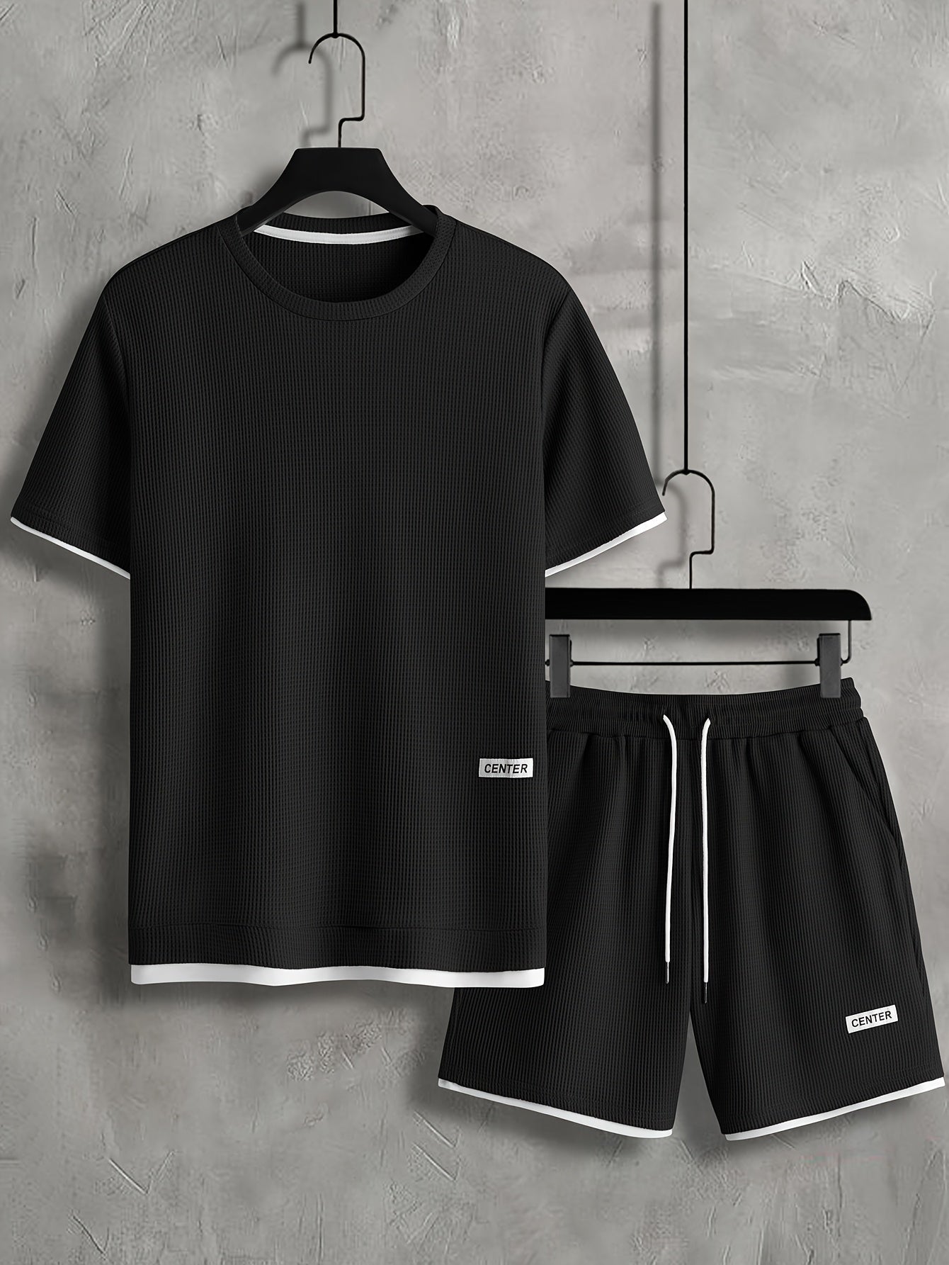 Herrarnas avslappnade set med t-shirt och shorts – perfekt för sommaren, sport och vardag
