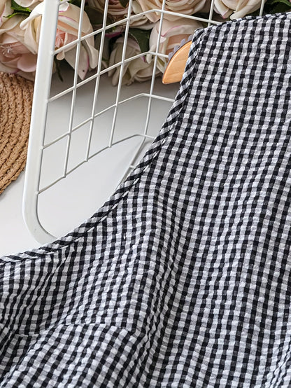 Damklänning utan ärm med rutigt mönster och volangkant – vardagsstil och sommarlook