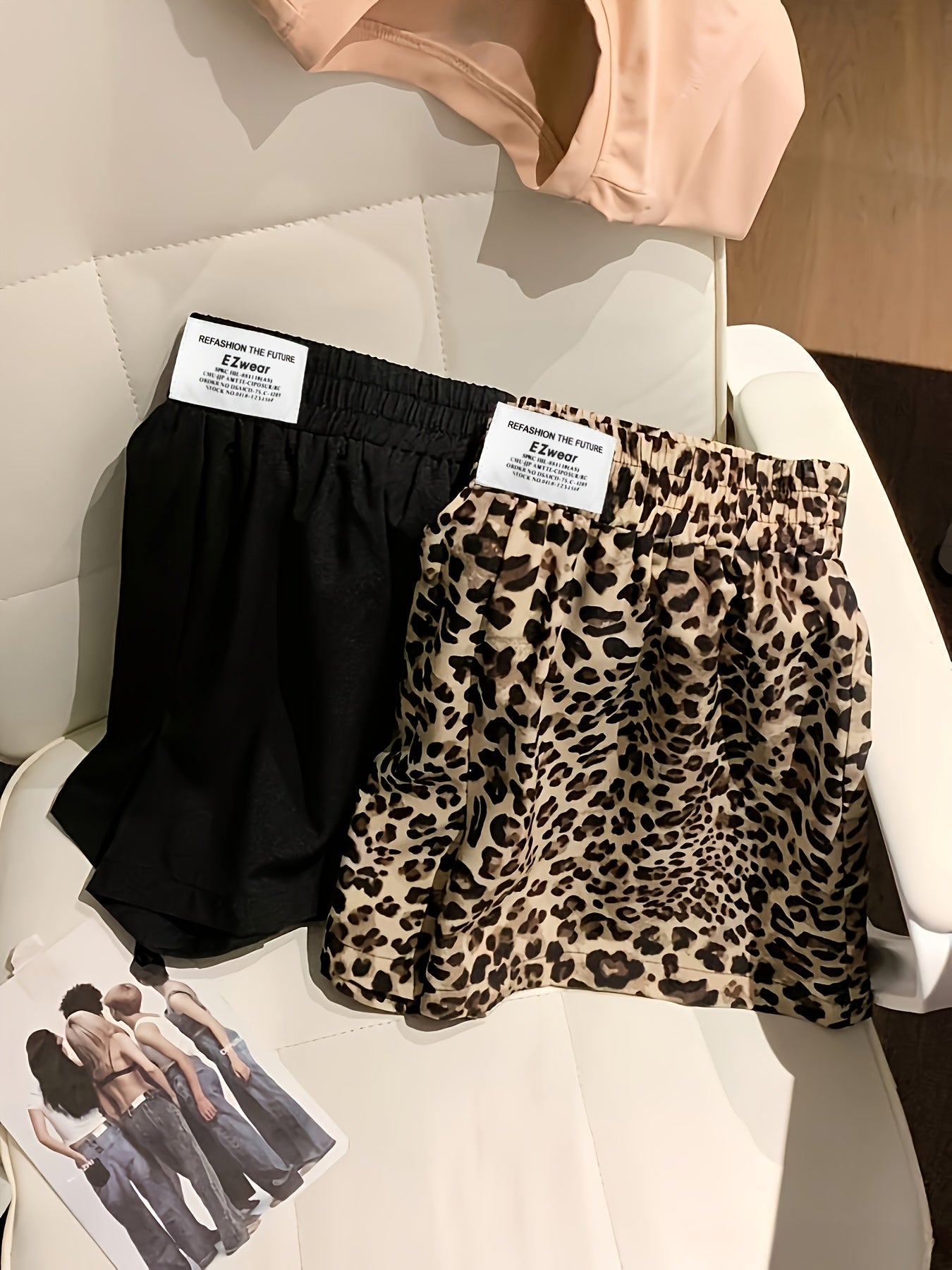 Damshorts med lös passform, leopardmönster och svarta – avslappnad sommarstil