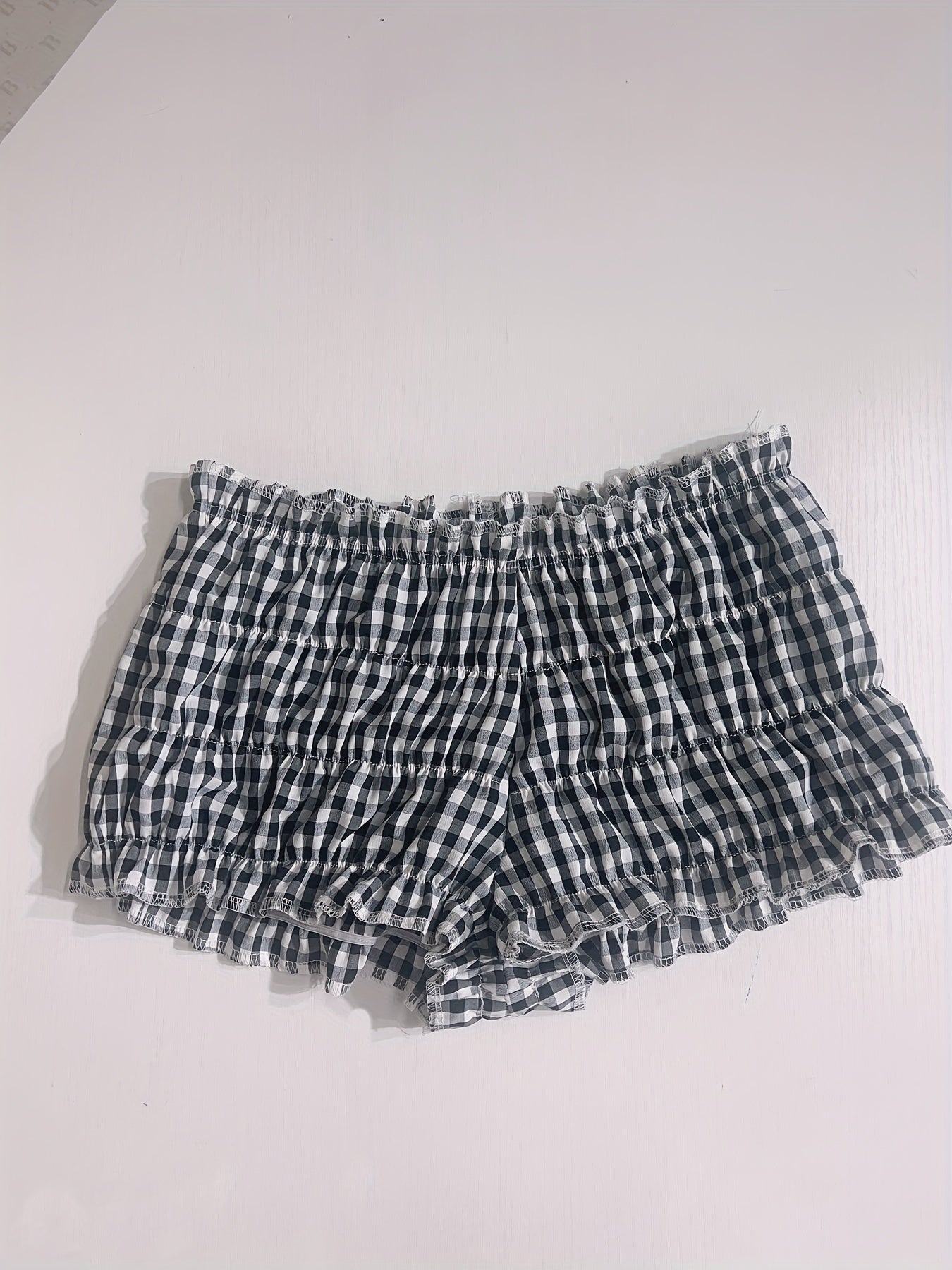 Dam Y2K Rutig Sovshorts med Volanger – Trendig Sommarstil för Hemma och Vila