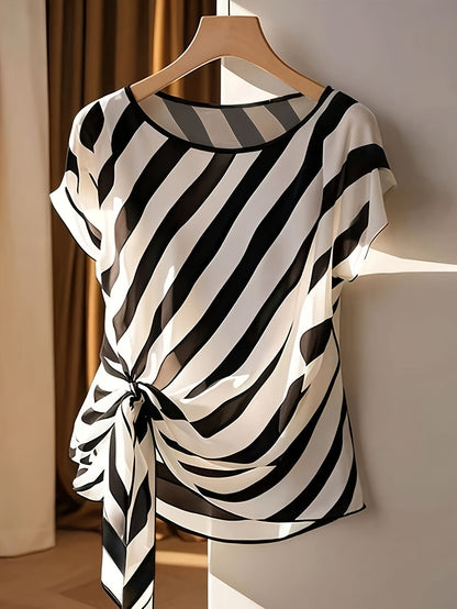 Dam Topp med Paisleymönster och Asymmetrisk Knytning – Bohemisk Vår/Sommarstil