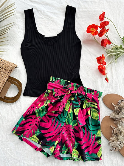 Damset med ribbad linne och tropiska shorts – semesterstil och sommaroutfit