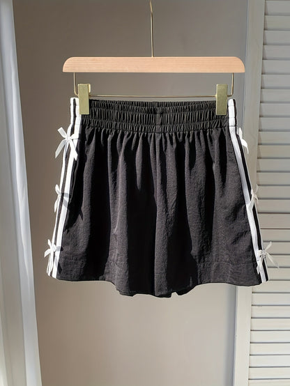 Damshorts med sportig design och dekorativa rosetter – Perfekt för sommar och semester