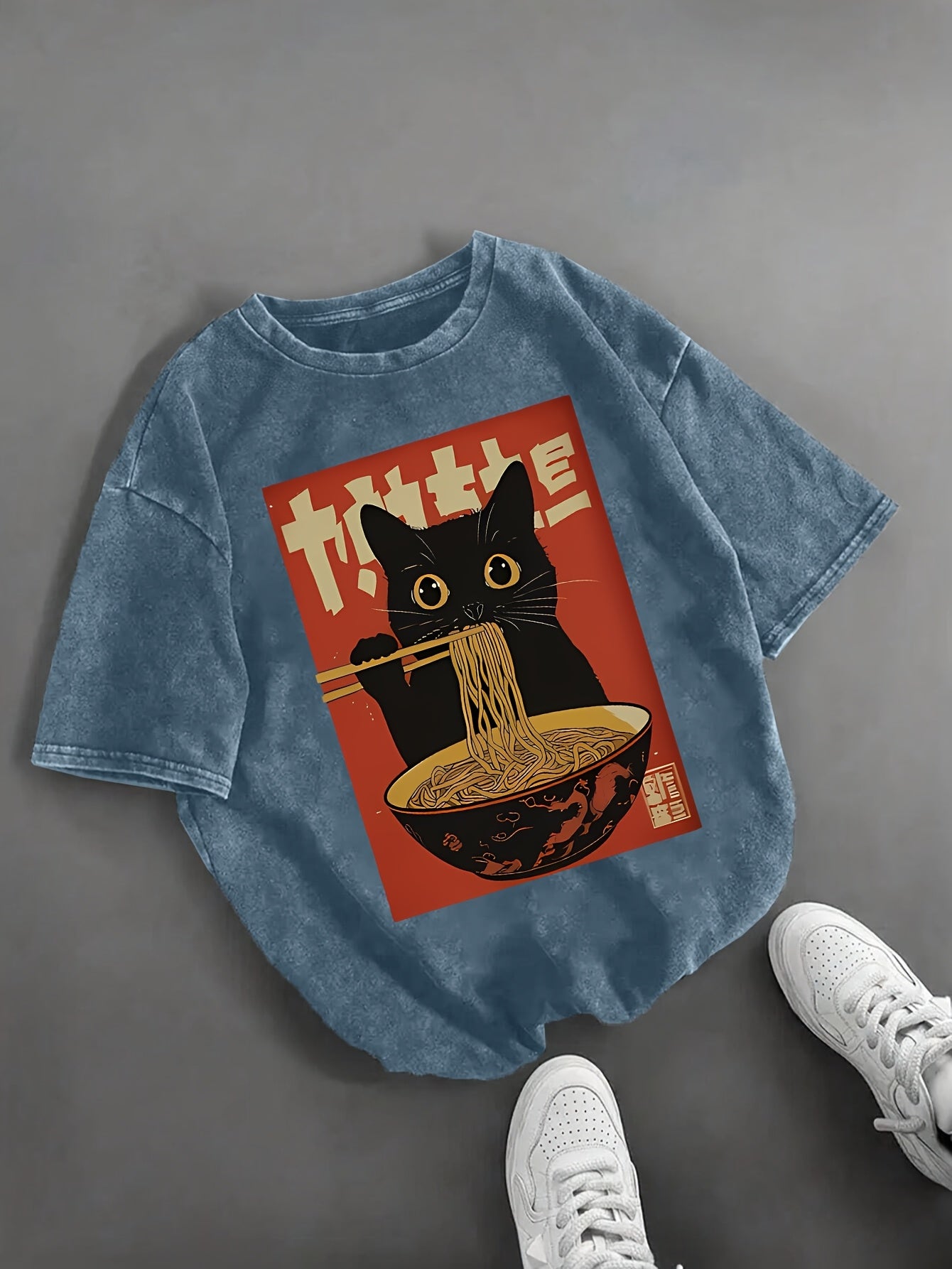 Unisex T-shirt med Vintage Katt och Ramen, Japansk Stil, Casual Mode
