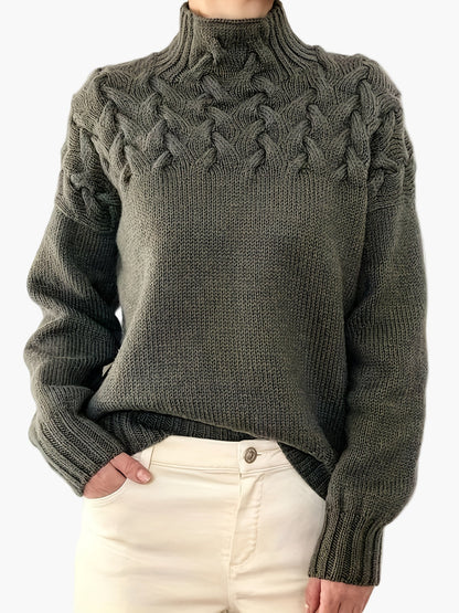 Damstickad tröja med flätmönster och hög krage – avslappnad höst- och vinterstil