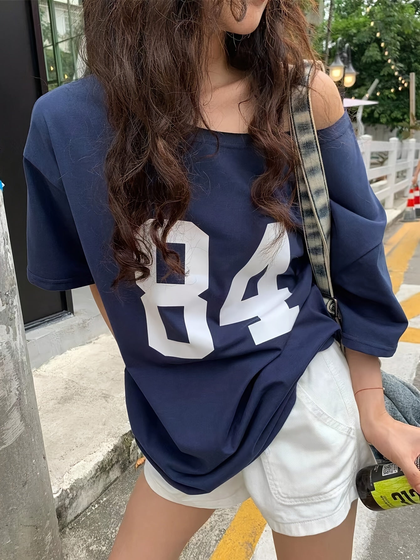 Dam T-shirt Oversize med Nummertryck – Sportig College Stil, Avslappnad Streetwear