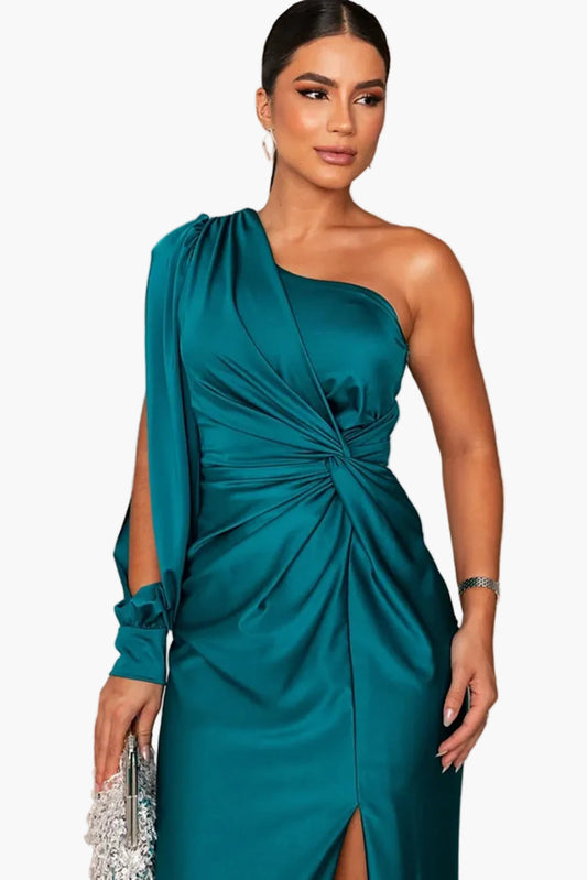 Damernas festklänning – Elegant asymmetrisk kvällsklänning med draperad axel och slits