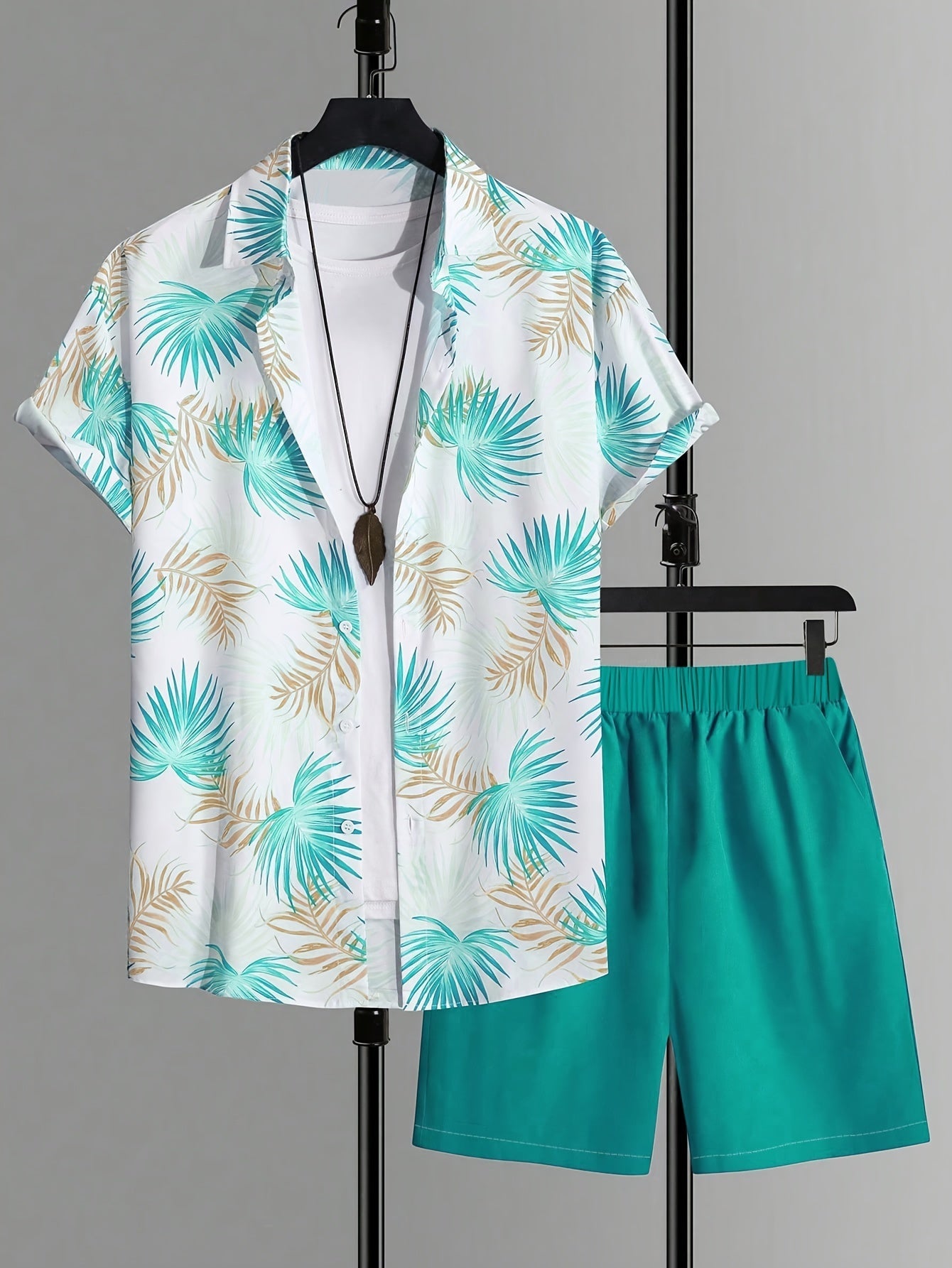 Herrset med kortärmad skjorta och shorts – trendigt semester- och strandmode