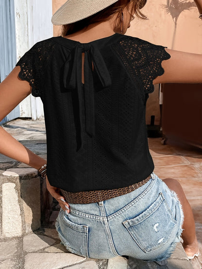 Dam Blus med Spetsdetaljer och Knytning – Somrig och Elegant Top för Avslappnad Stil