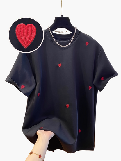 Dam T-shirt med broderade hjärtan – casual stil för vår och sommar