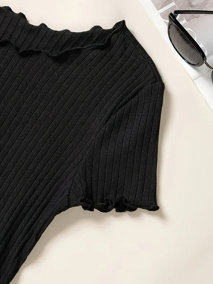 Dam Topp med Ribbade Ränder och Vågad Kant – Vardagsstil & Elegant Basplagg