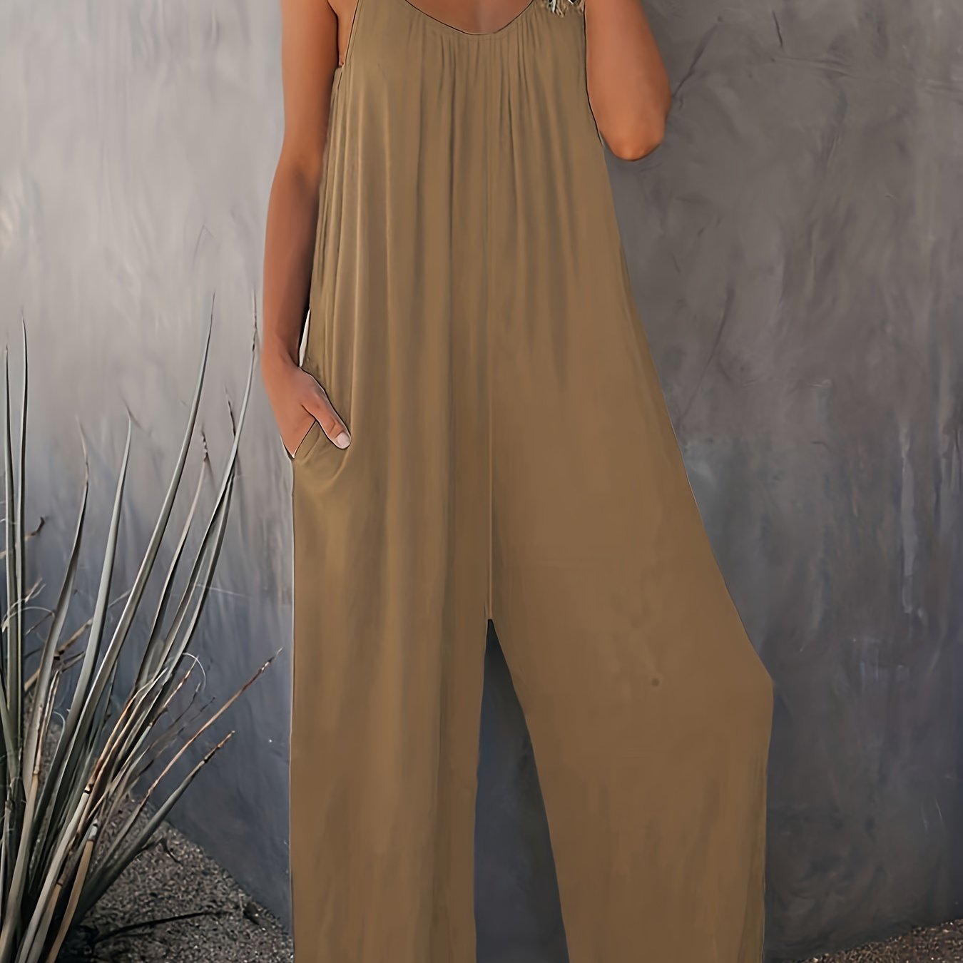 Dam Jumpsuit med Spaghettiband och Fickor – Avslappnad och Trendig Sommarstil