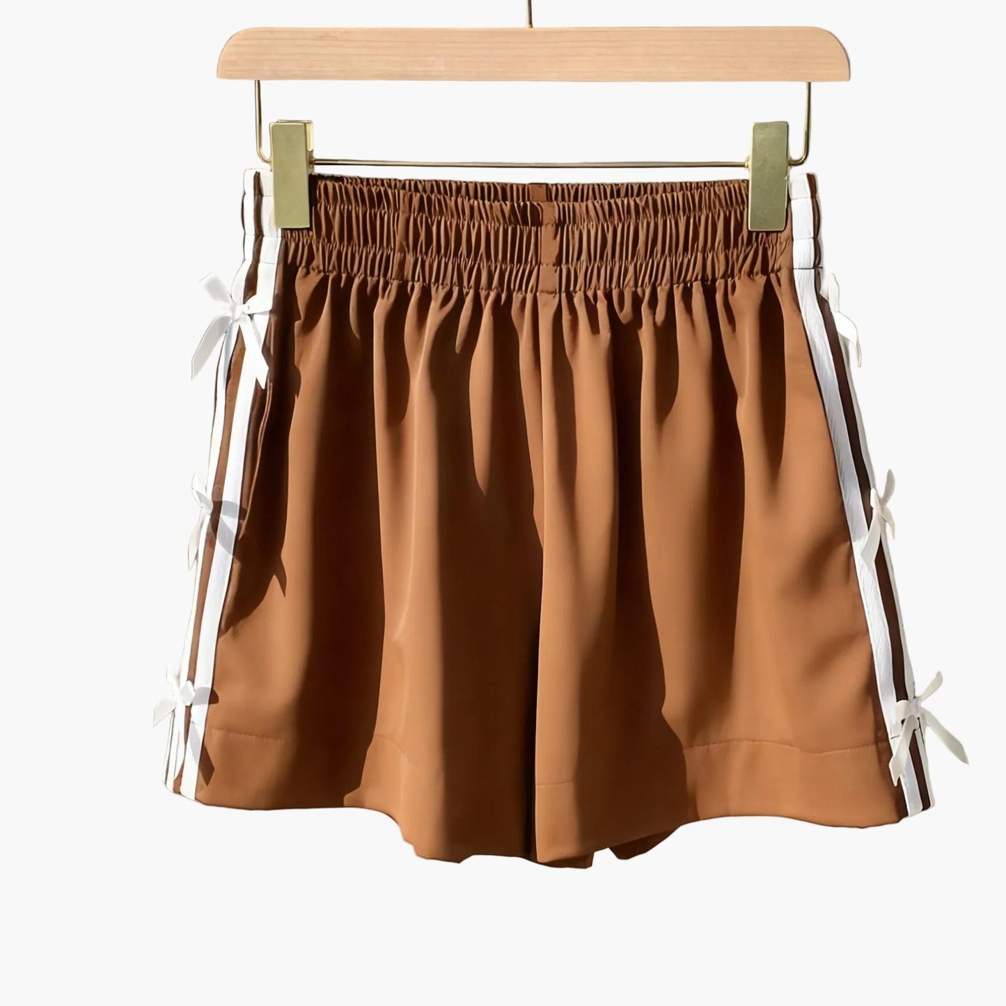 Damshorts med sportig design och dekorativa rosetter – Perfekt för sommar och semester