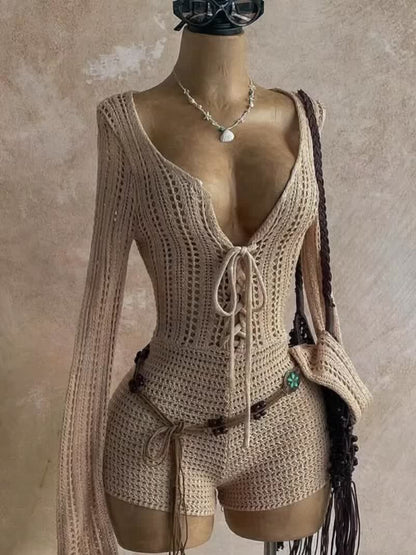 Dam Playsuit i Boho-Stil med Djup V-ringning och Knytning – Perfekt för Strand och Semester