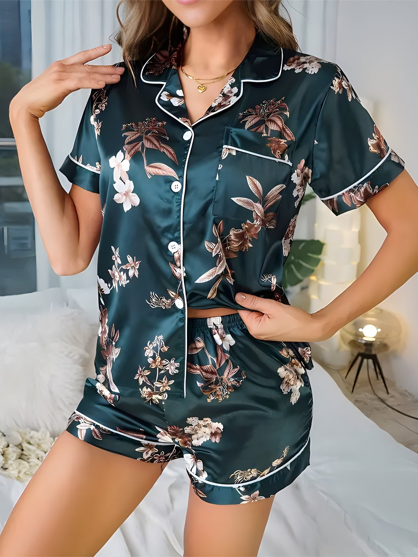 Dam Pyjamaset med Kortärmad Skjorta och Shorts, Blommig, Elegant Lounge- och Sovplagg