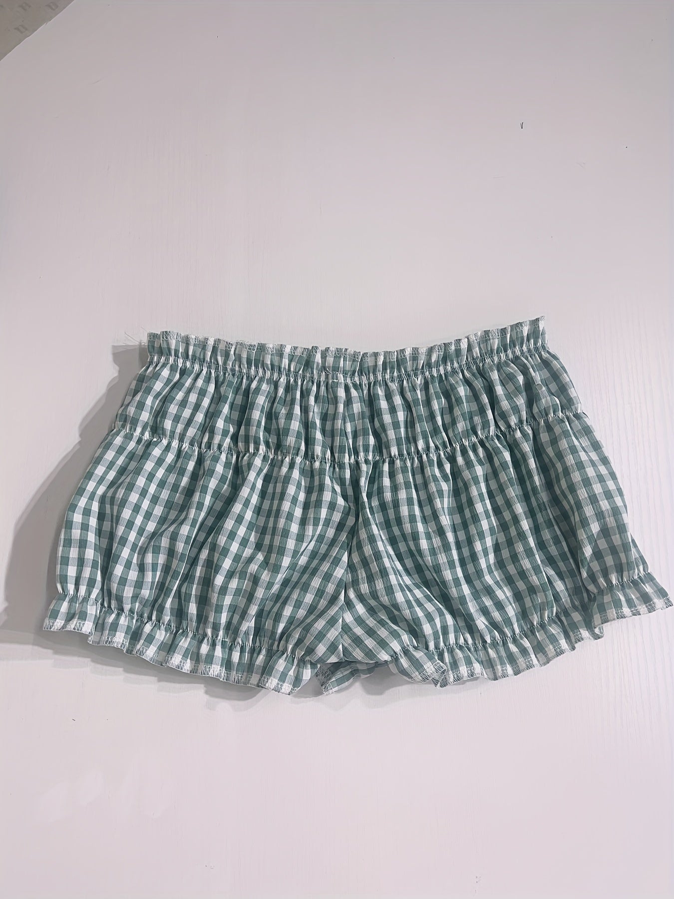Dam Y2K Rutig Sovshorts med Volanger – Trendig Sommarstil för Hemma och Vila
