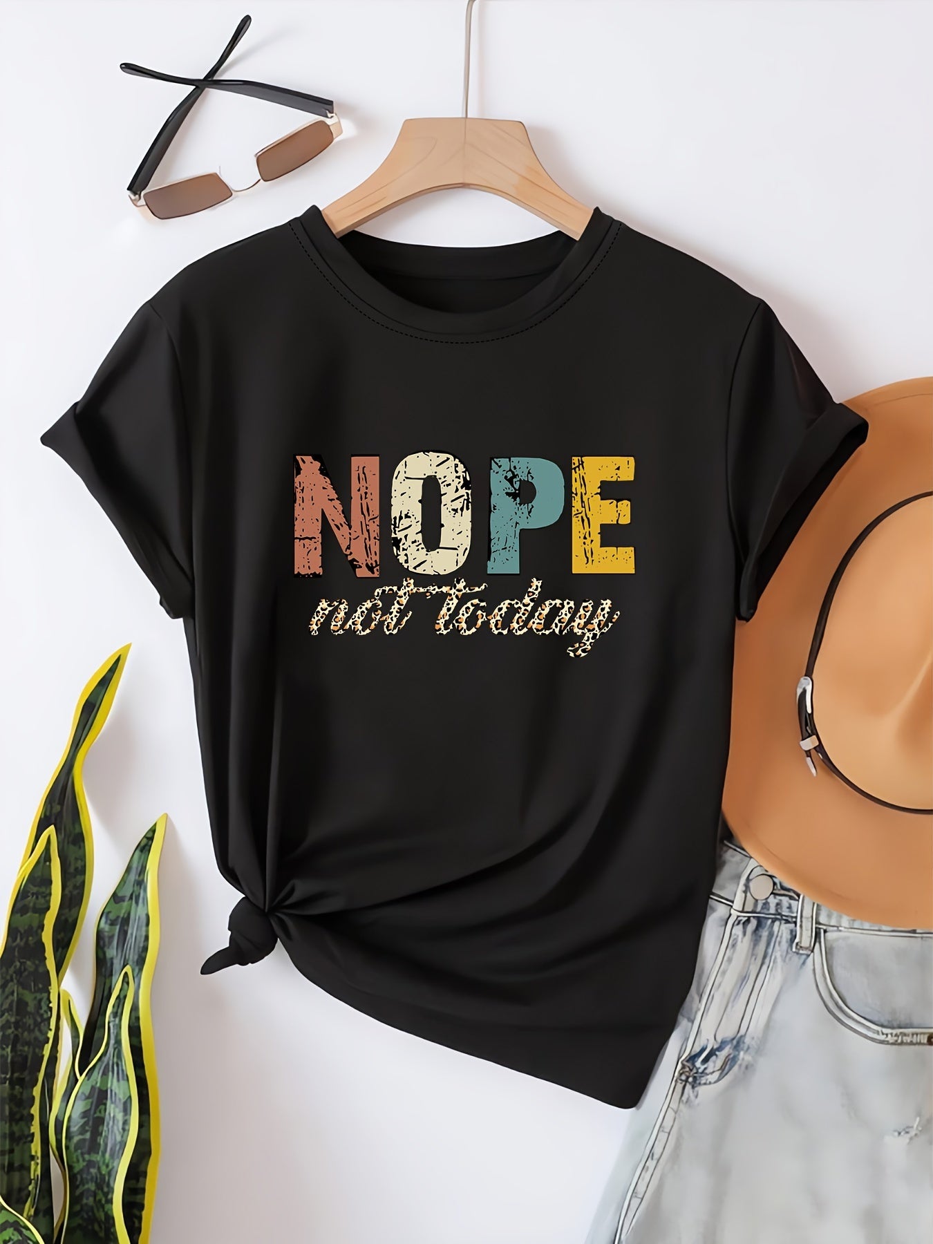 Dam T-shirt med tryck – Avslappnad grafisk stil och humoristiskt budskap – Perfekt för vardagsbruk