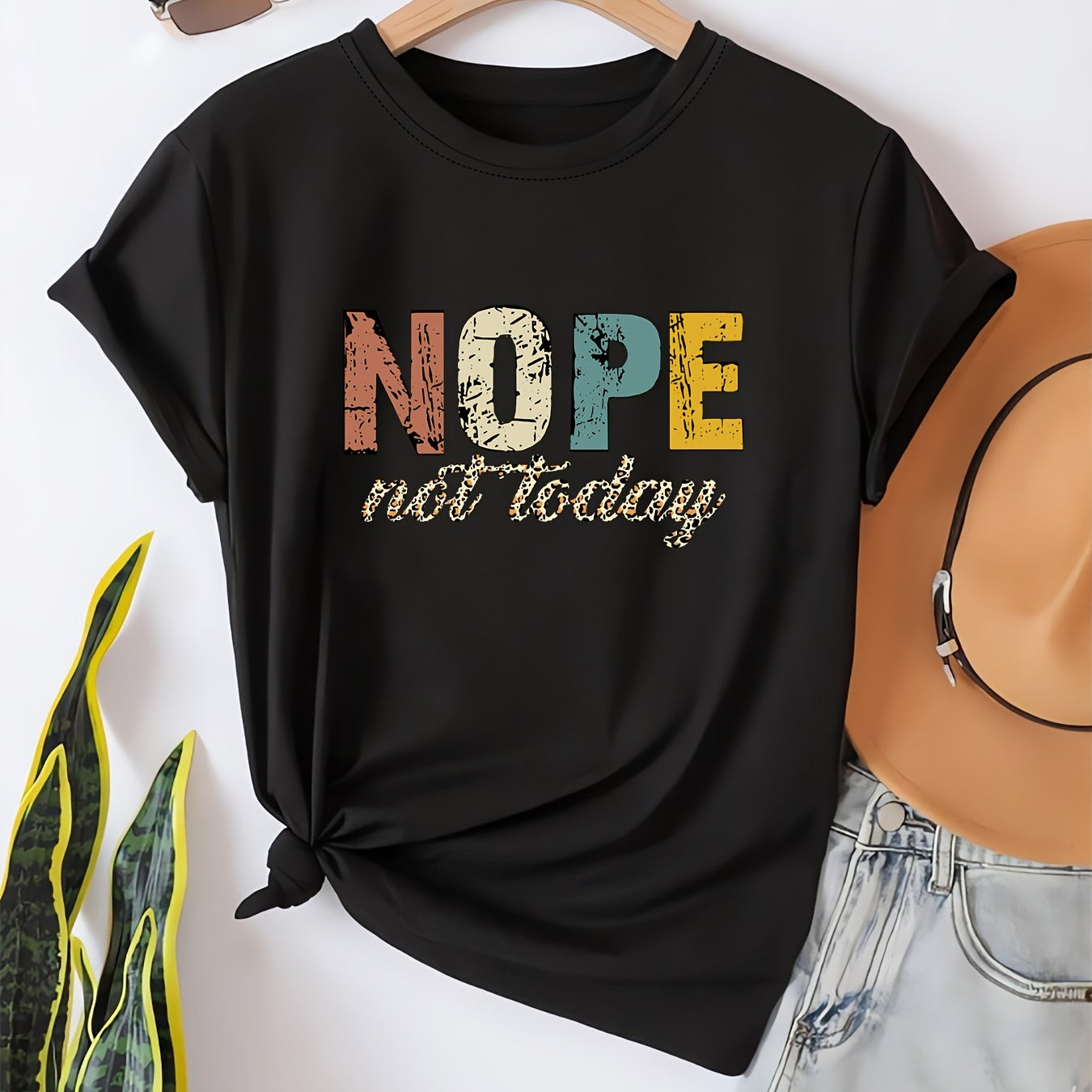 Dam T-shirt med tryck – Avslappnad grafisk stil och humoristiskt budskap – Perfekt för vardagsbruk