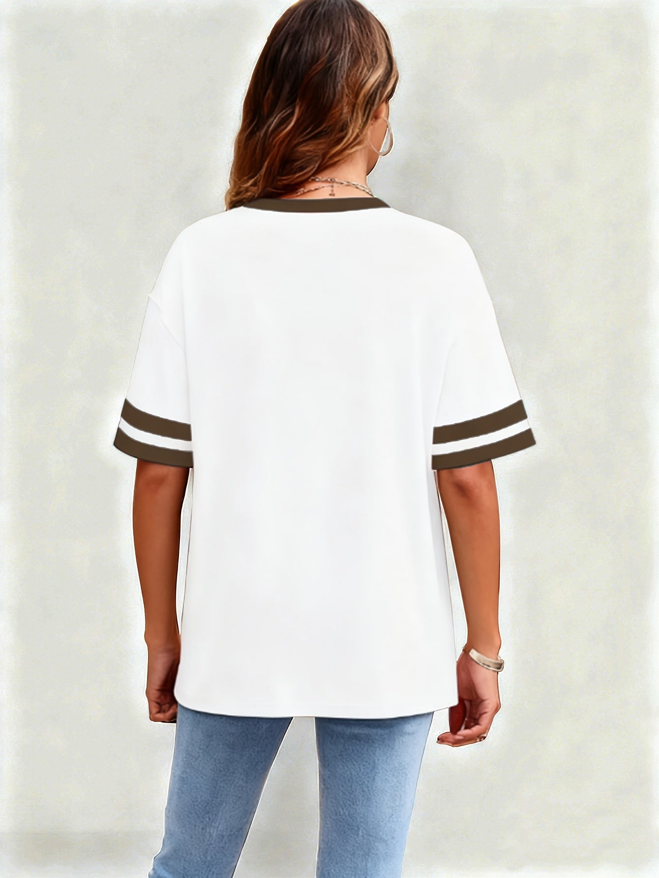 Dam T-shirt med hjärtdetalj och sportig retrostil – Perfekt för vardag och fritid