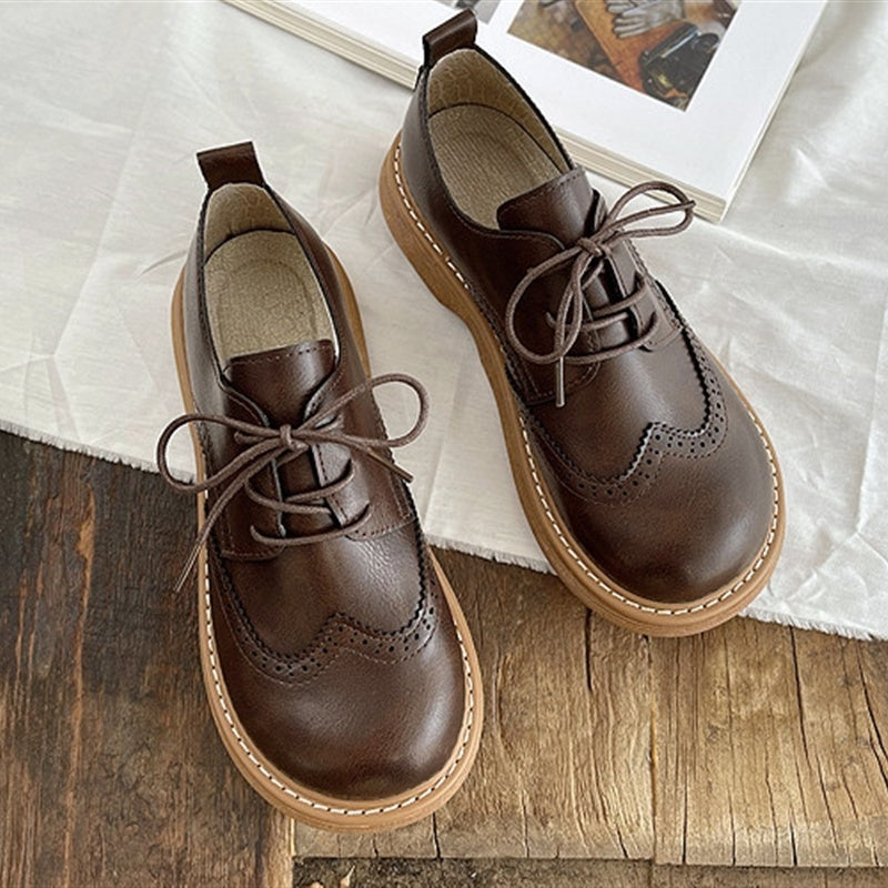 Grace – Retro Chunky Heel Skor i Hålmönster