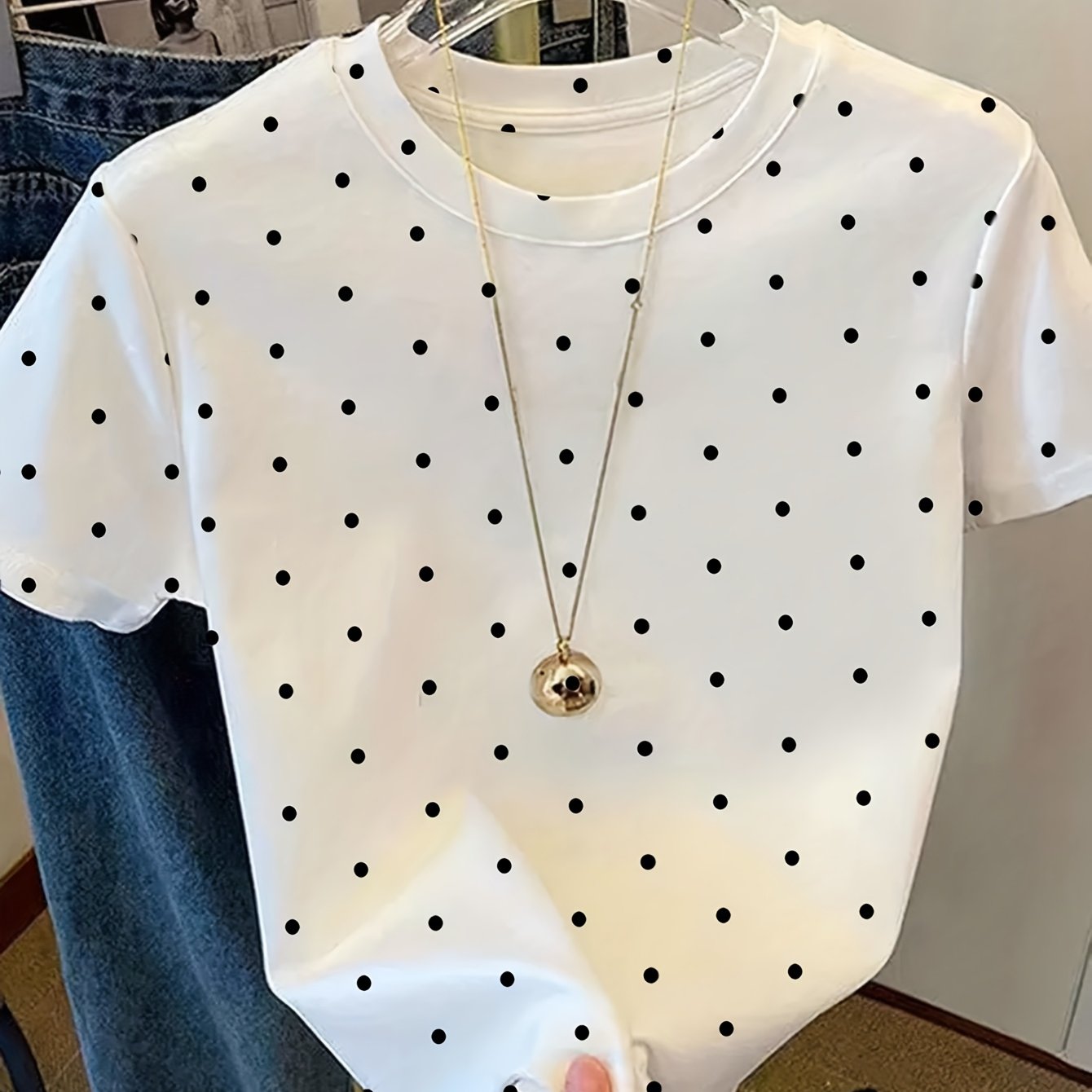 Dam T-shirt med Prickigt Elegant Mönster – Vardagsstil och Bekvämlighet
