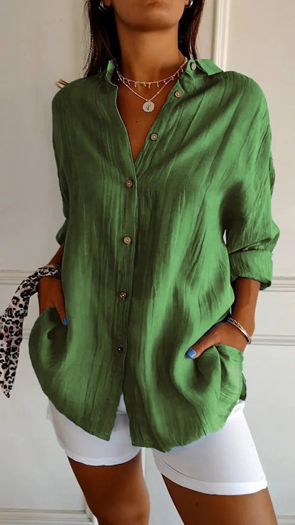 Joy – Långärmad Blus med Enkelknäppning och Plissering