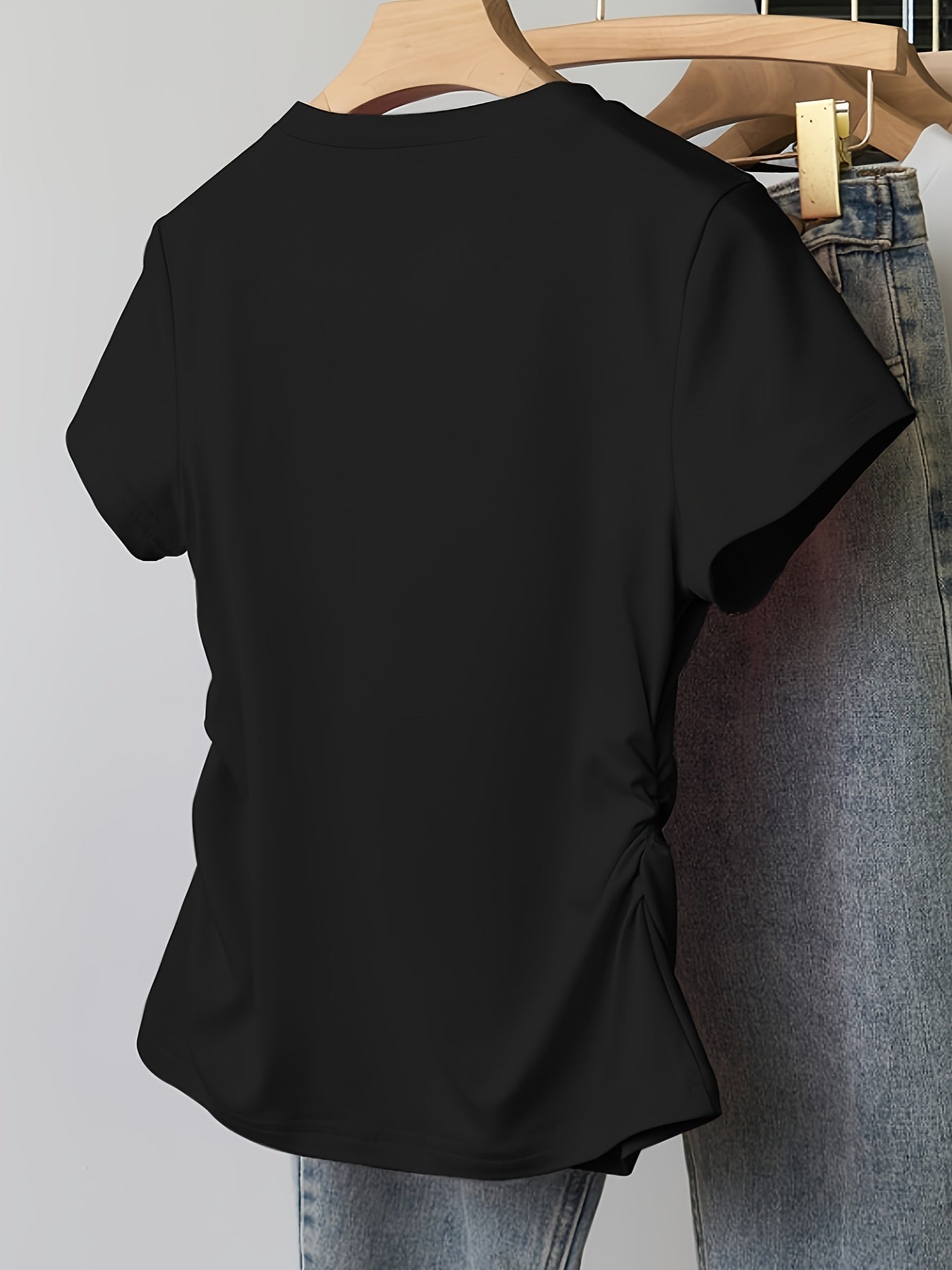 Dam T-shirt med hjärtmotiv och smickrande passform – Trendigt vardagsplagg
