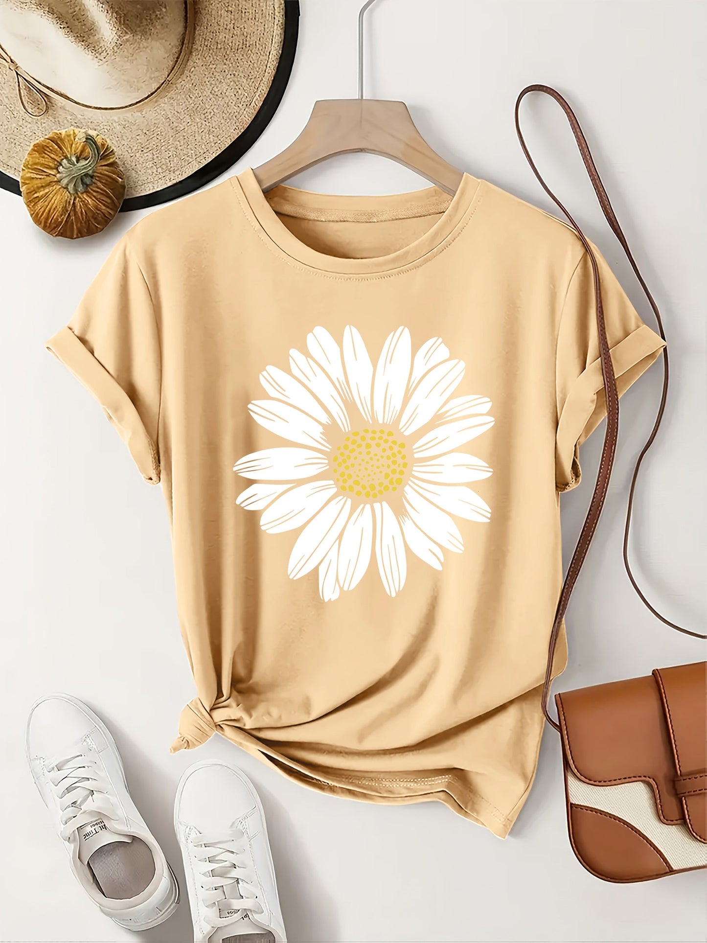 Dam T-shirt med Stor Prästkrageblomma – Avslappnad och Trendig Sommarstil