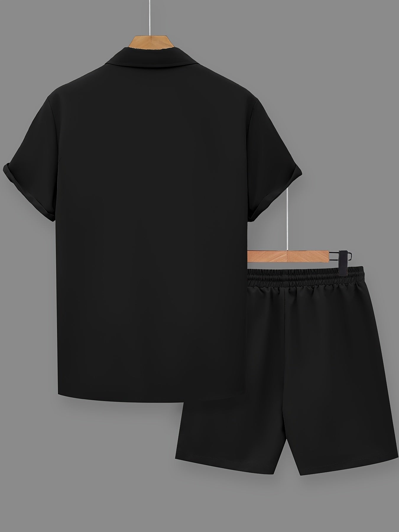 Herr Set med Kortärmad Skjorta och Shorts – Modern och Avslappnad Look med Inspirerande Text