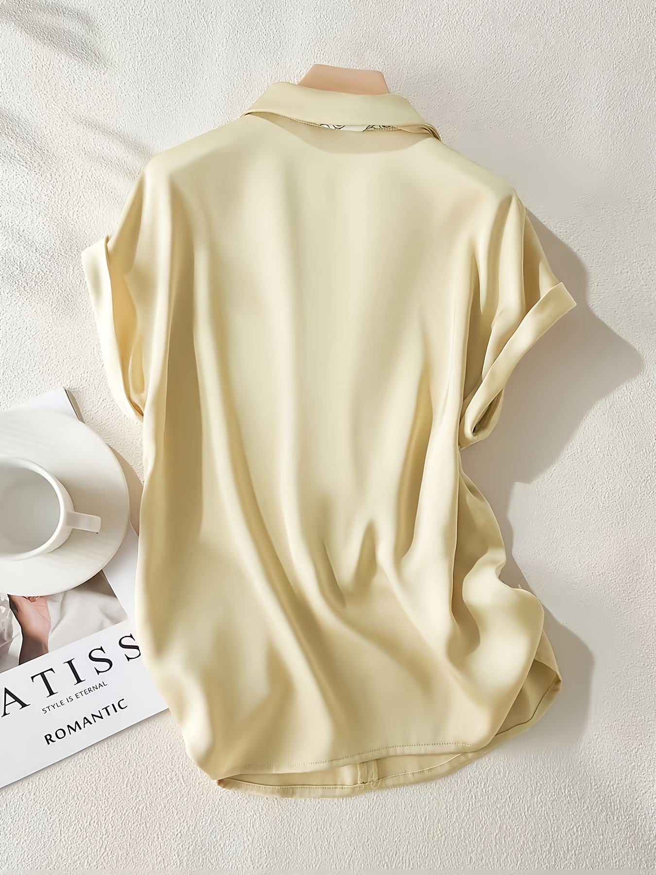 Dam Blus med Krage och Mönstrad Halsduk – Elegant Kortärmad Blus för Arbete och Fritid