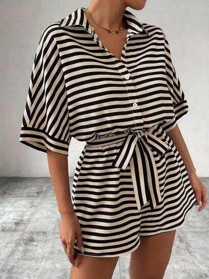 Dam Playsuit med Randigt Mönster och Avslappnad Passform – Perfekt för Sommar och Fritid