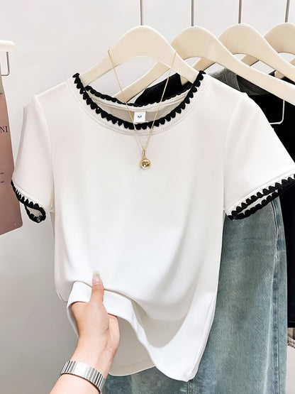 Dam Topp med Dekorativ Kant och Elegant Stil för Vardagsbruk och Fest