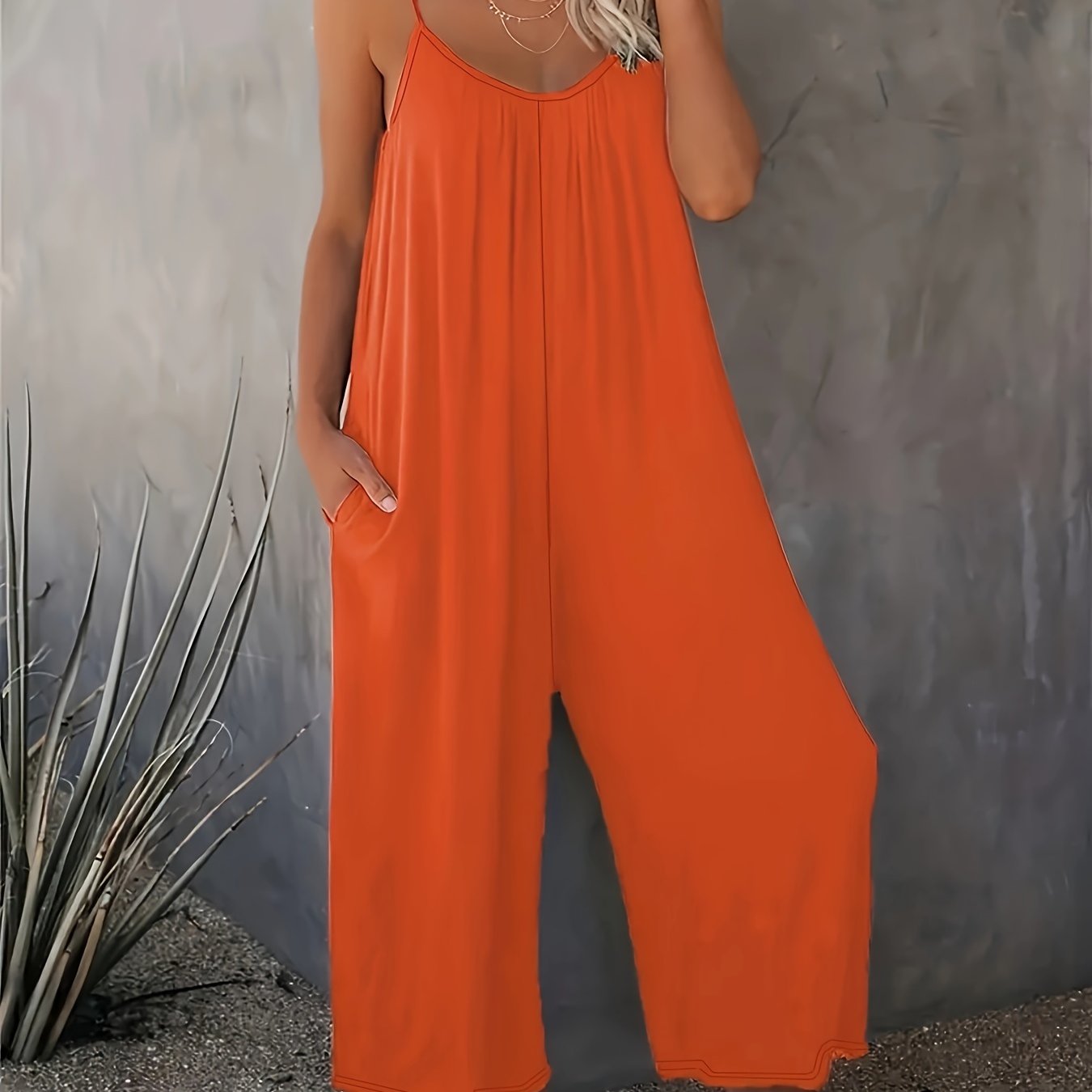 Dam Jumpsuit med Spaghettiband och Fickor – Avslappnad och Trendig Sommarstil