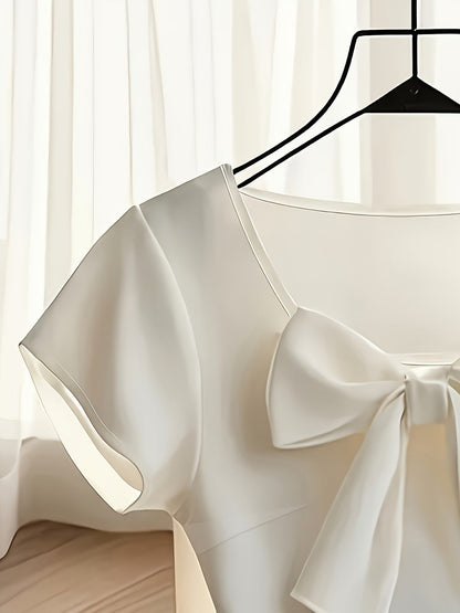 Damblus med rosett och kort ärm – Elegant och feminin topp för kontor och fest