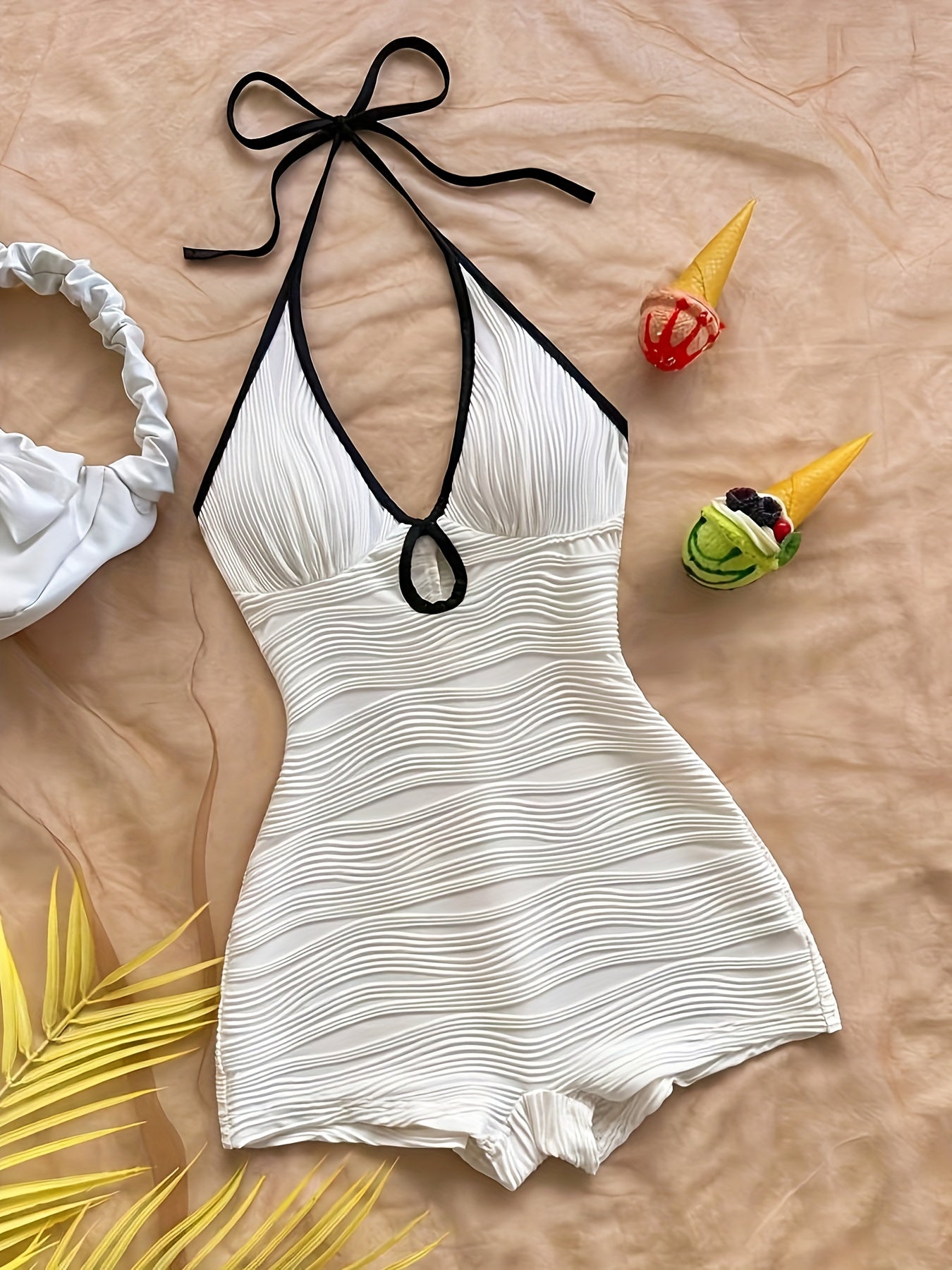 Dam Baddräkt med Halterneck och Vågmönster – Elegant Vintage Stil för Strand och Pool