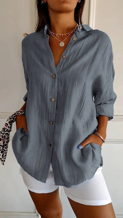 Joy – Långärmad Blus med Enkelknäppning och Plissering
