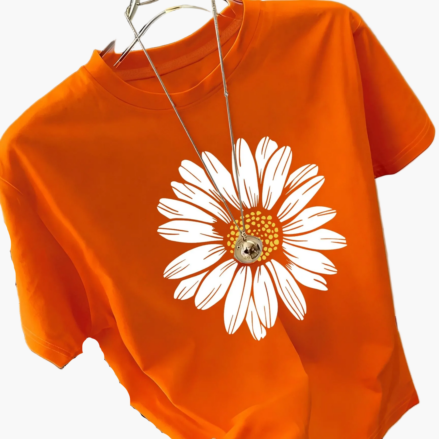 Dam T-shirt med Stor Prästkrageblomma – Avslappnad och Trendig Sommarstil