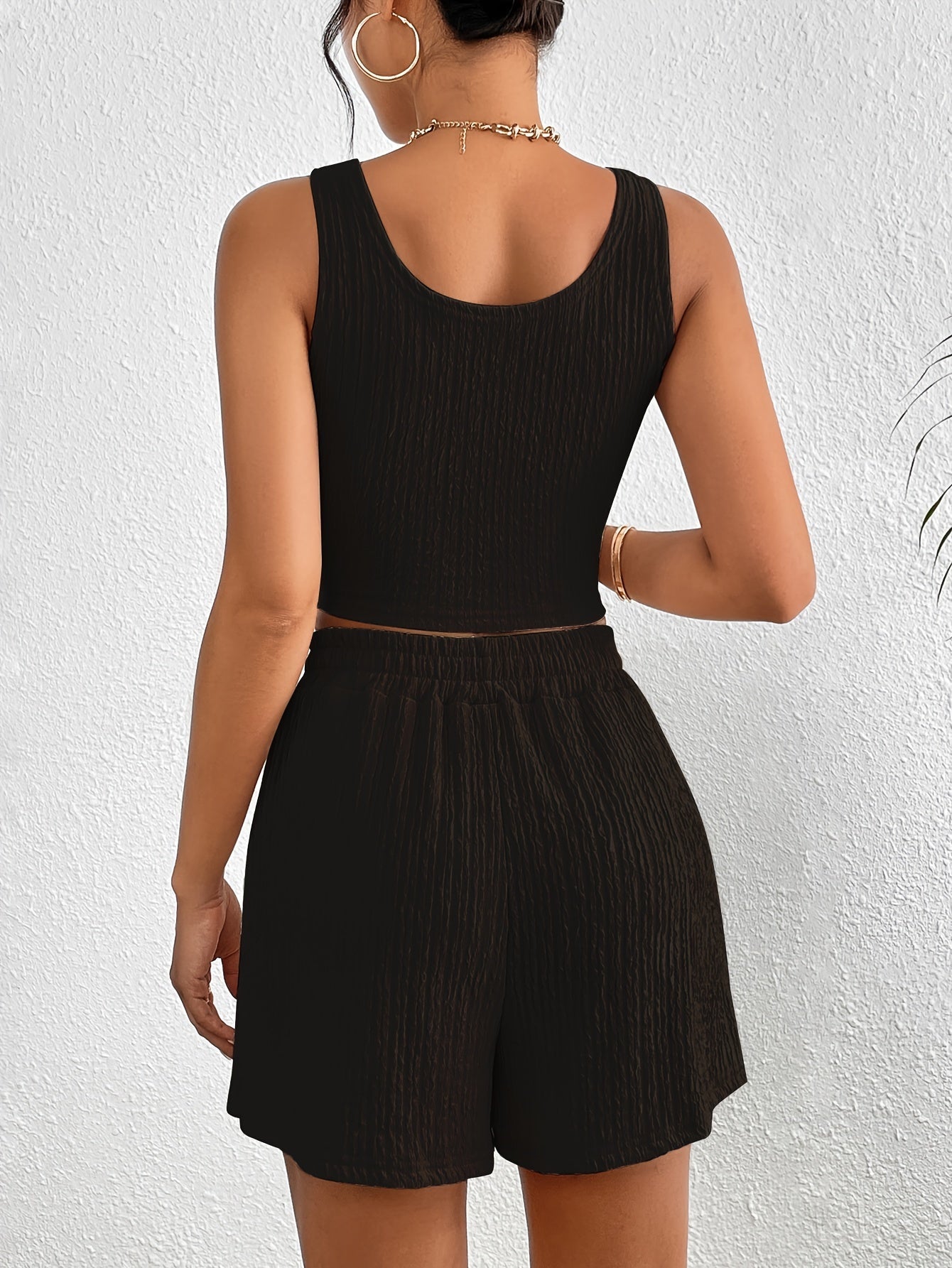 Dam Set – Trendigt Ribbat Linne och Shorts, Perfekt för Vår och Sommar, Avslappnad och Elegant Look